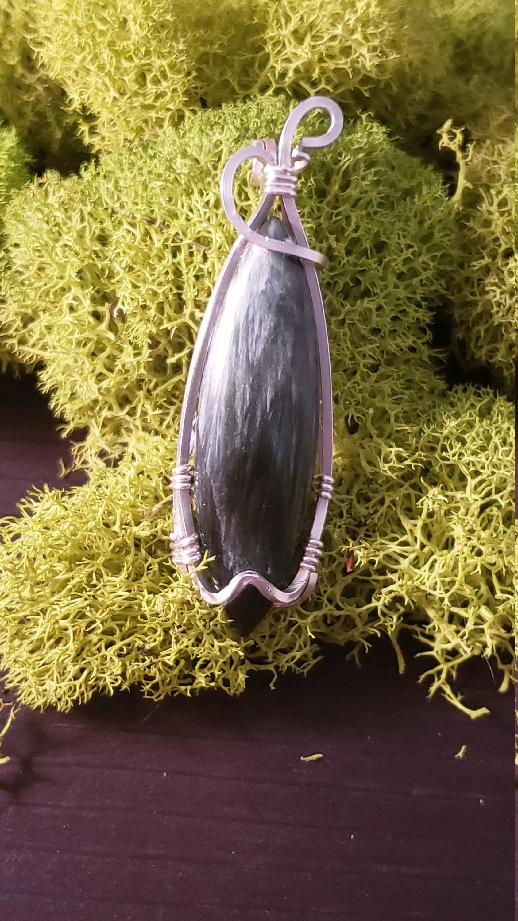Minimalist Seraphinite Wire Wrapped Pendant, Angel Jewelry, Reki Yoga Jewelry - moonlitbeading