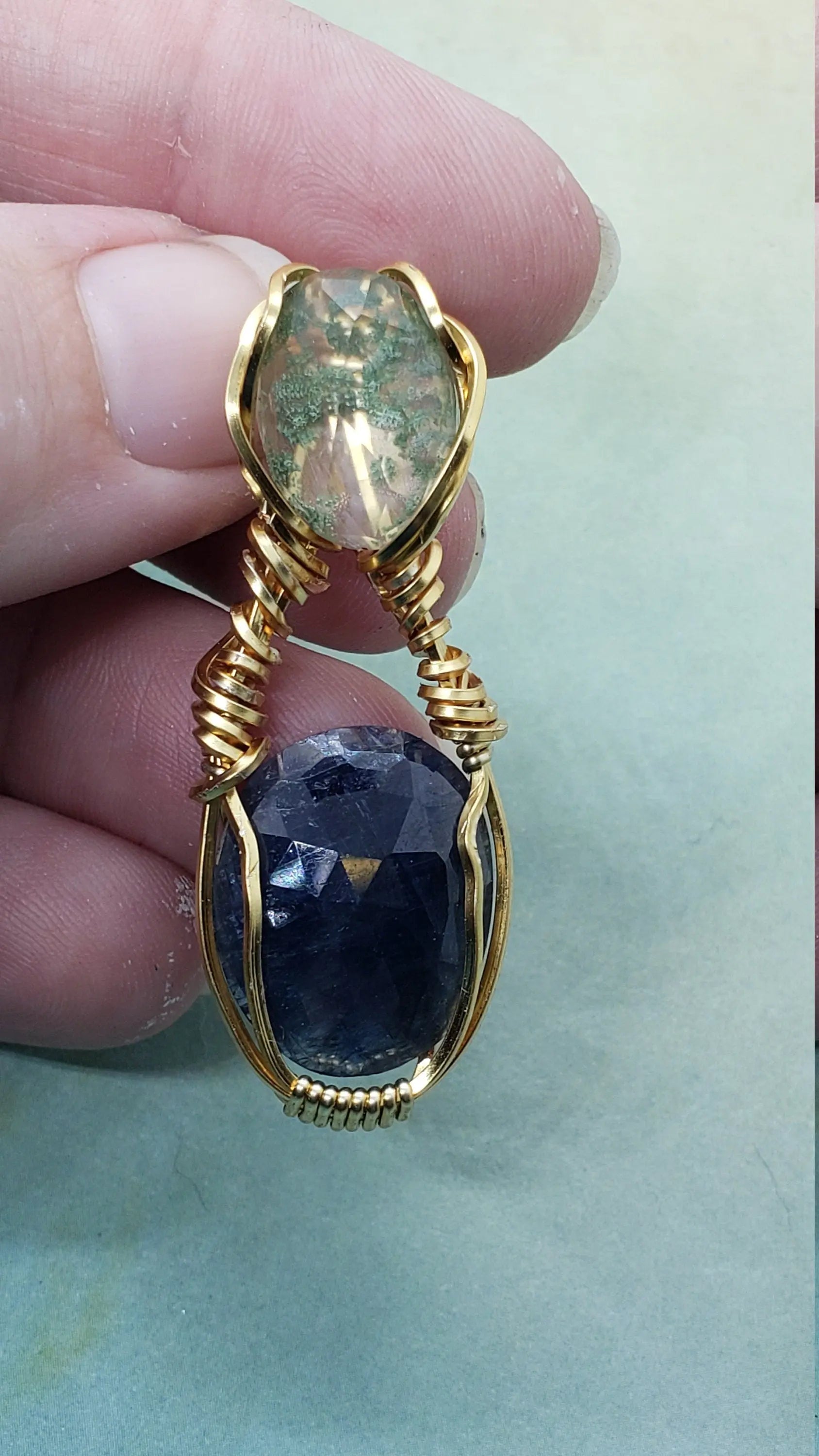Moss Agate and Sapphire Pendant    gemstone pendant, moss agate, sapphire